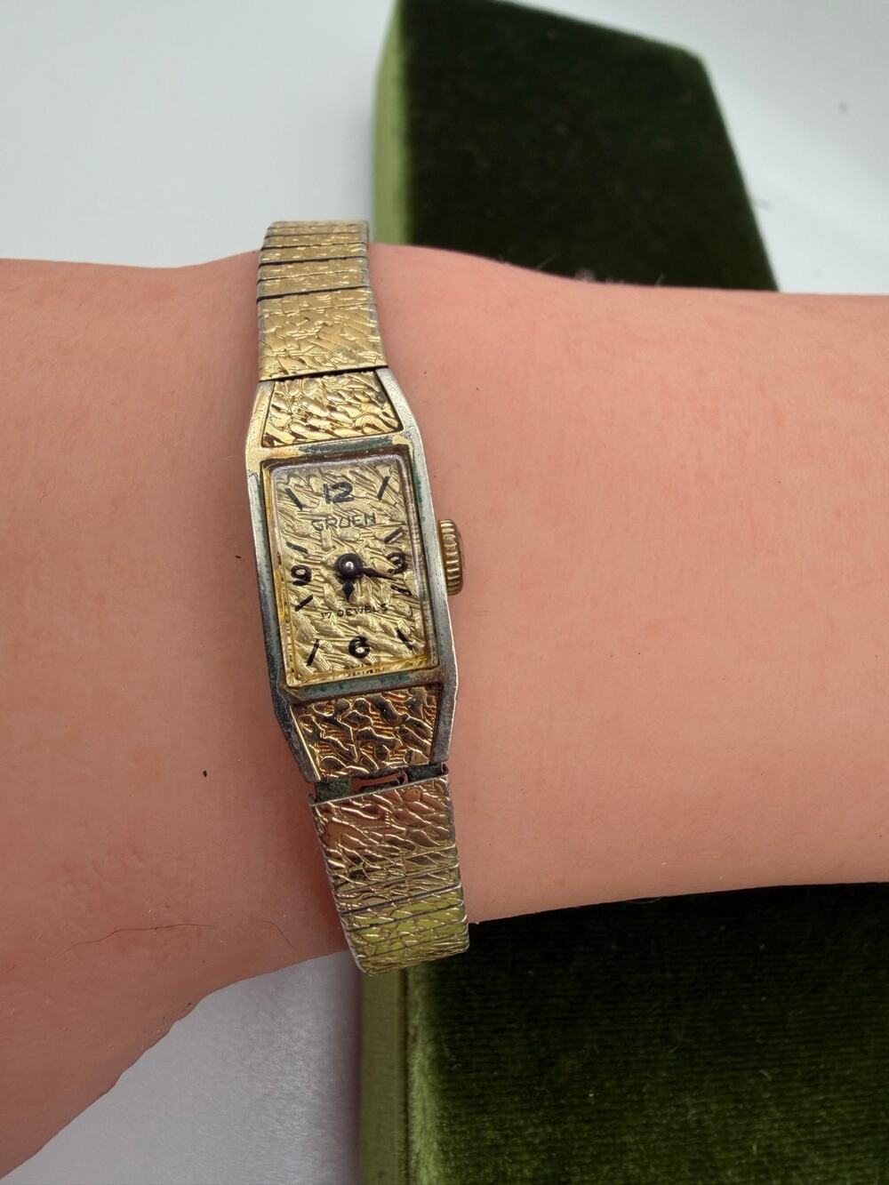 Vintage Ladies Gruen 17 Jewel Watch